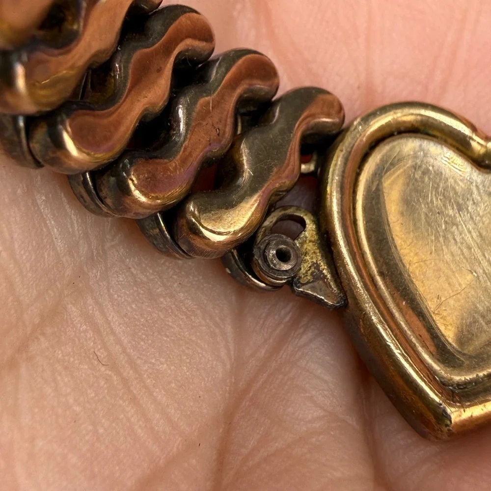 Vintage  D.F.B. Co. Carmen Expansion Bracelet WWII Sweetheart Gold Tone 5.5 READ